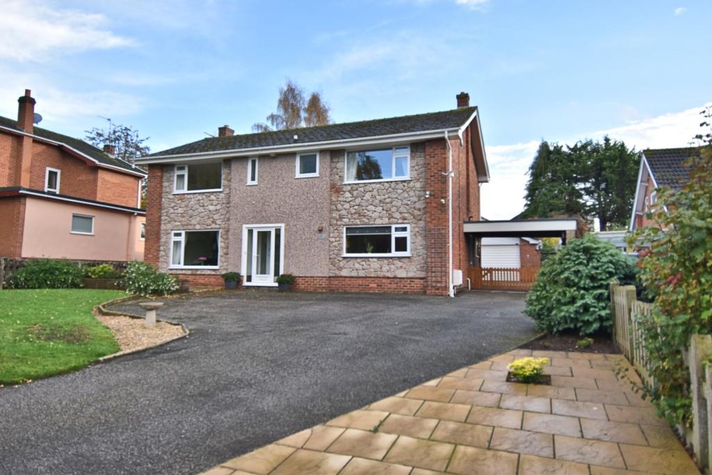 4 bedroom detached house for sale in Bryn Goodman, Ruthin, LL15