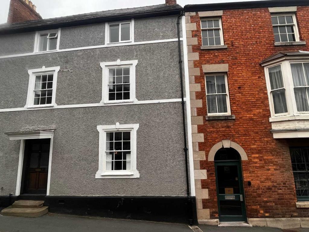 4 bedroom town house for sale in Well Street, Ruthin, LL15
