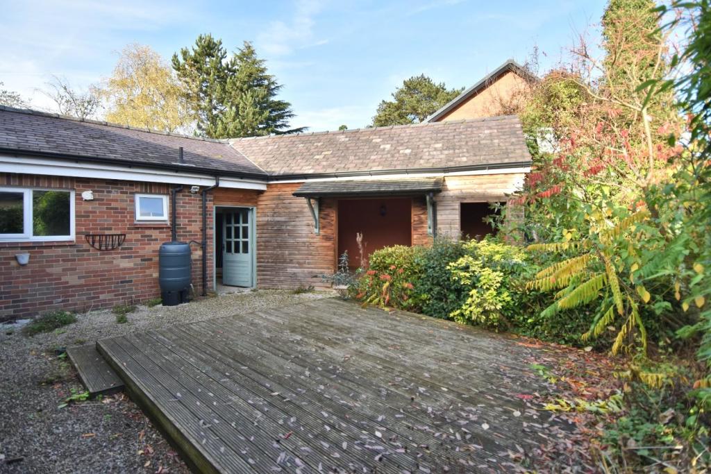 3 bedroom detached bungalow for sale in Gellifor, Ruthin, LL15