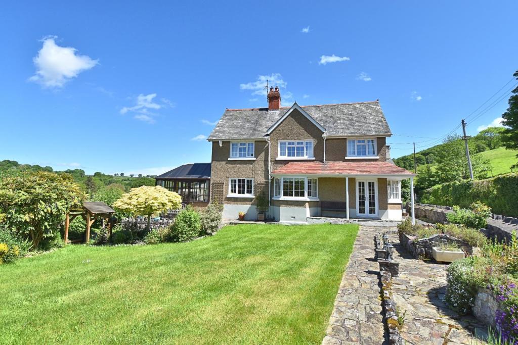 3 bedroom link detached house for sale in Bontuchel, Ruthin, LL15