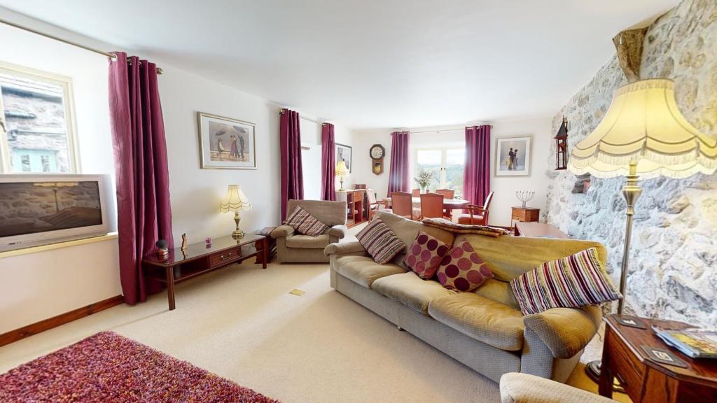 5 bedroom house for sale in Maerdy, Corwen, LL21