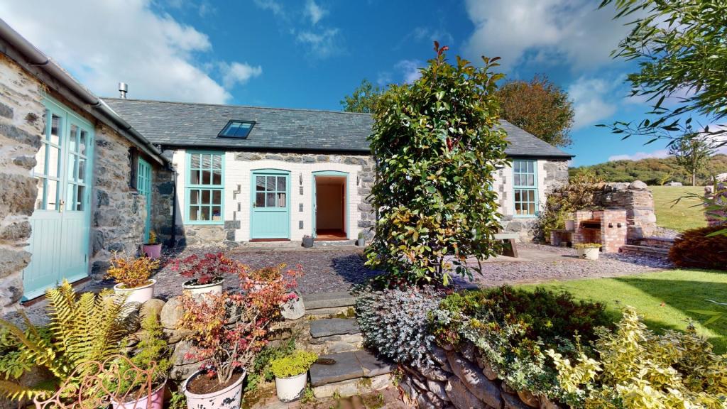 5 bedroom house for sale in Maerdy, Corwen, LL21