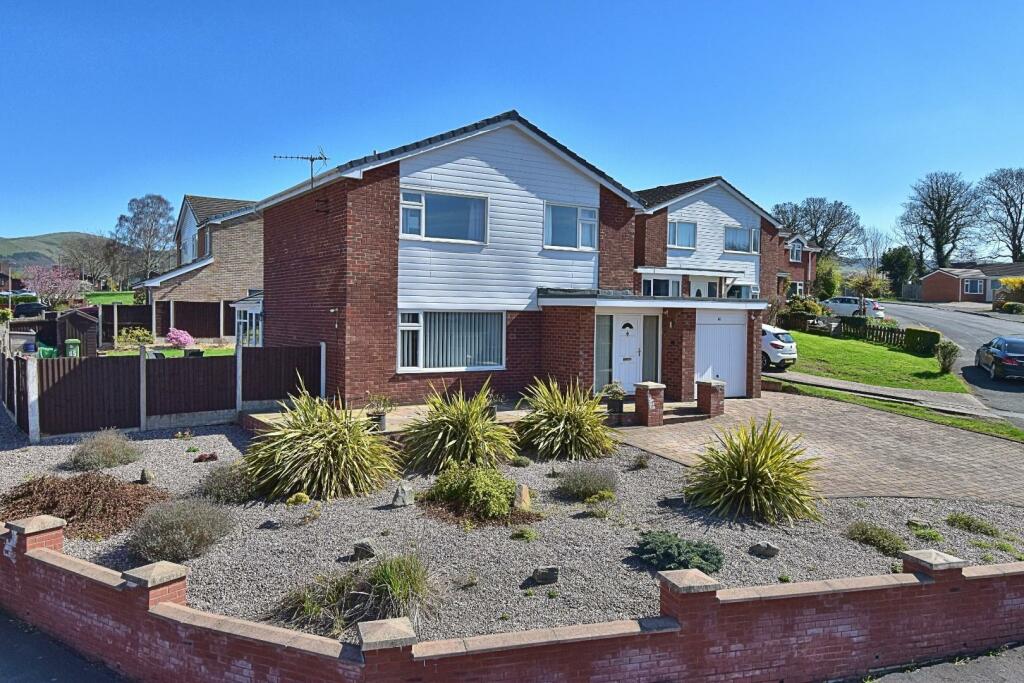 4 bedroom detached house for sale in Erw Goch, Ruthin, LL15