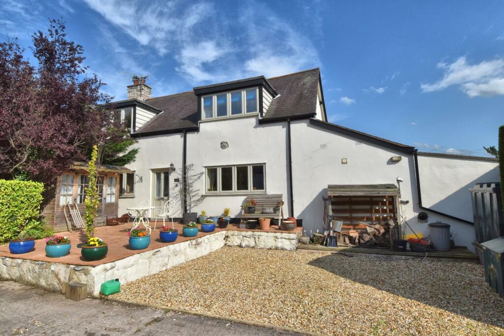 3 bedroom semidetached house for sale in Tyn Y Groesffordd, Llanbedr