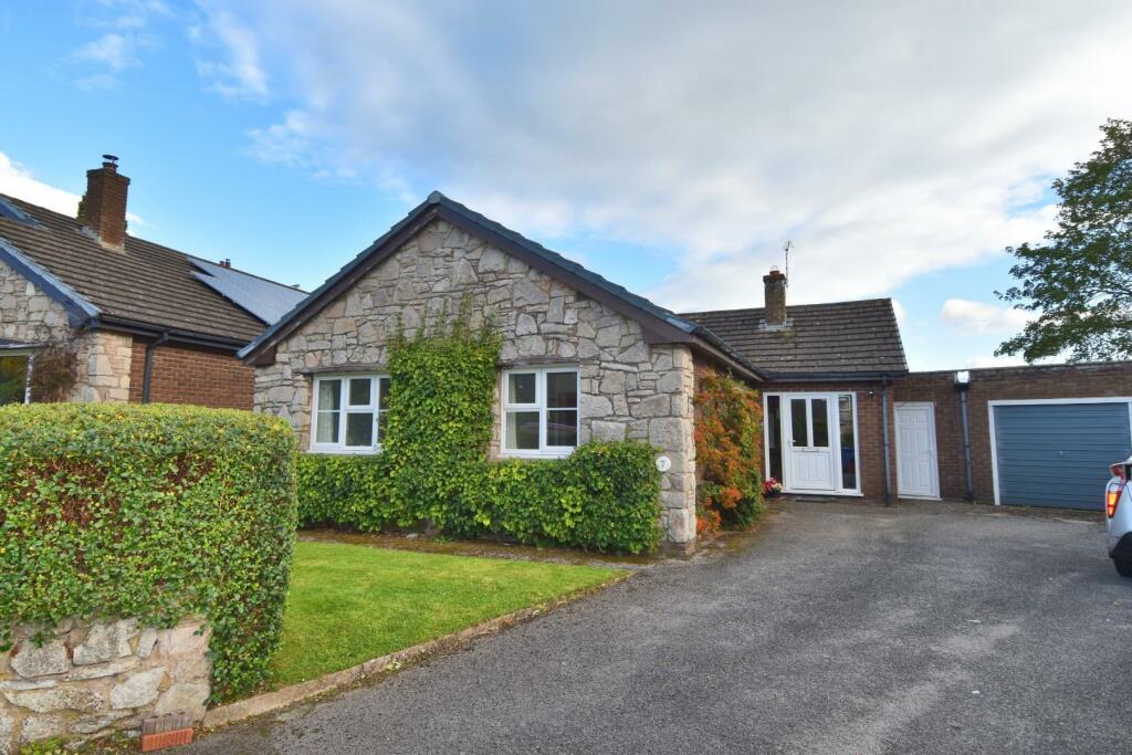 3 bedroom detached bungalow for sale in Troed Y Fenlli, Llanbedr