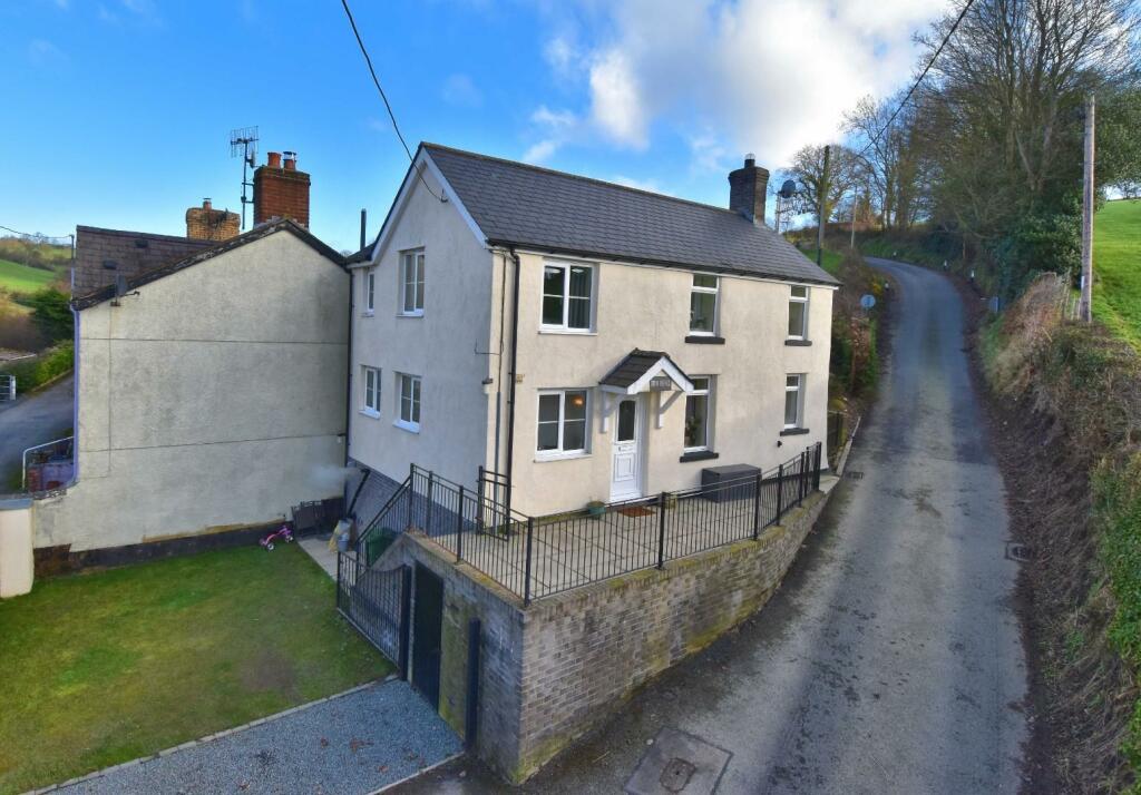 3 bedroom detached house for sale in Gwyddelwern, Corwen, LL21