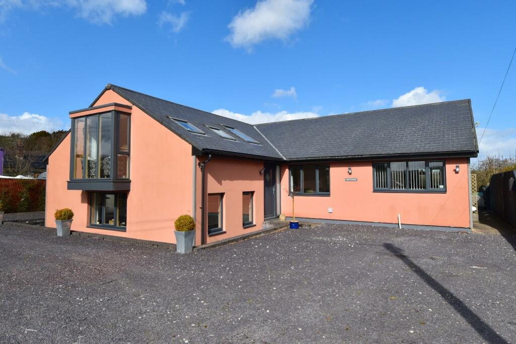 3 bedroom detached bungalow for sale in Bryneglwys, Corwen, LL21