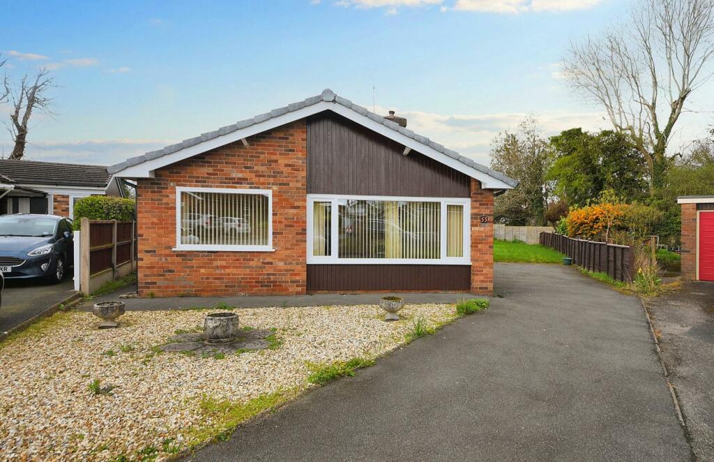 2 bedroom detached bungalow for sale in Bryn Rhydd, Ruthin, LL15