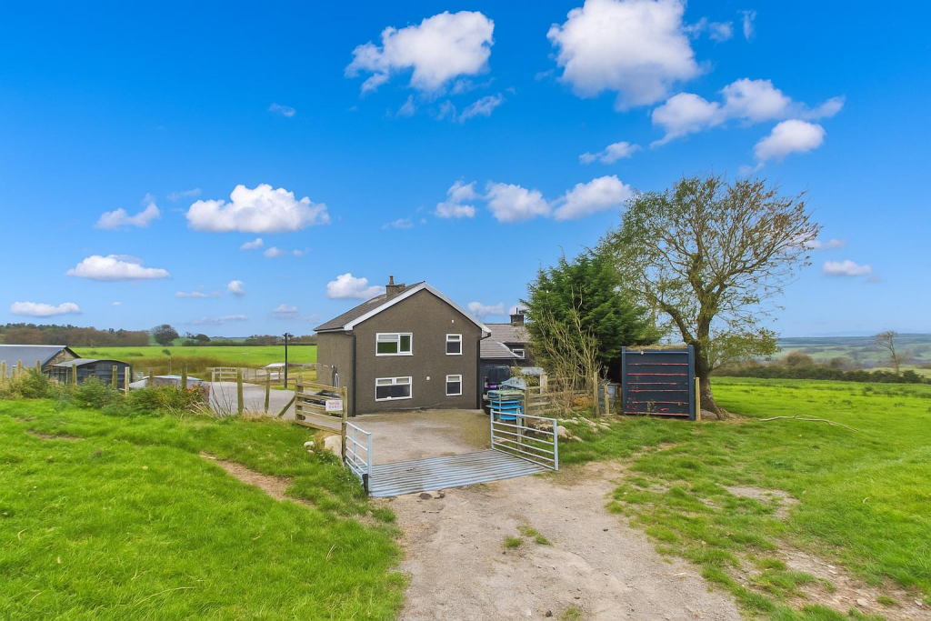 Main image of property: Parc, Bala