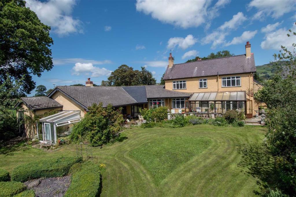 4 bedroom detached house for sale in Llanychan, Ruthin, Ruthin, LL15