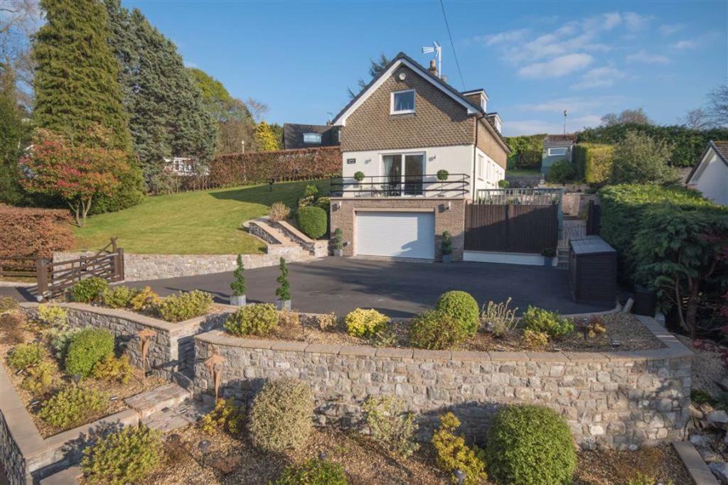 4 bedroom detached house for sale in Lon Cae Glas, Llanbedr Dyffryn