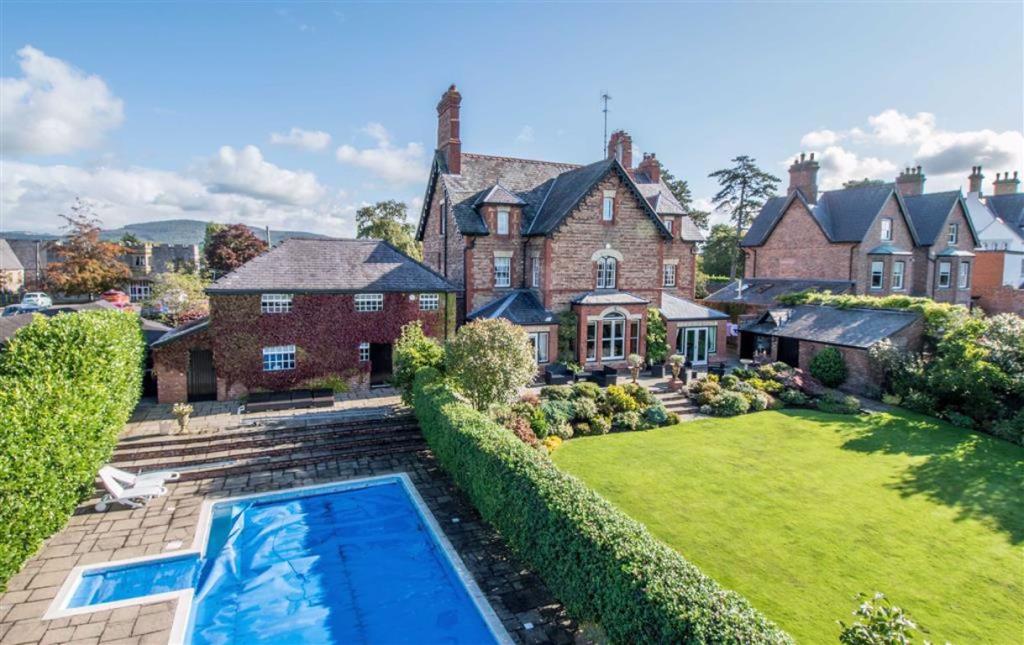 7 bedroom detached house for sale in Upper Denbigh Road, St. Asaph, LL17