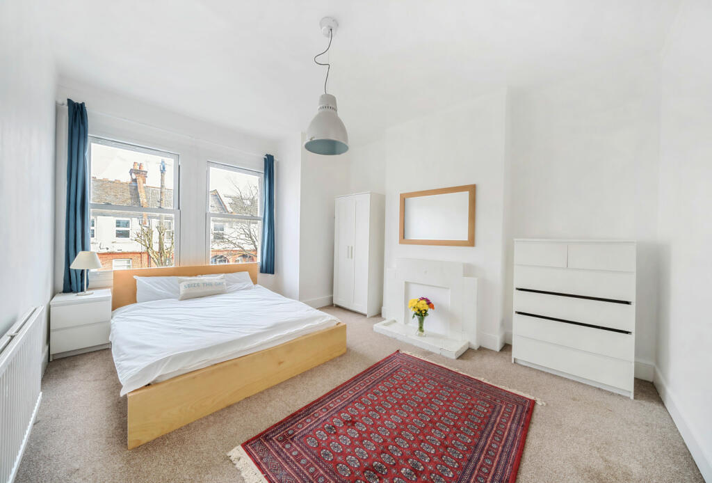 4 bedroom apartment for sale in Oakmead Road, Balham, SW12