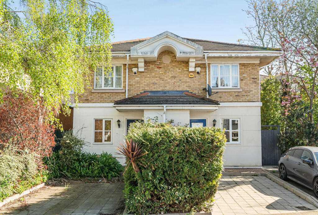 2 bedroom house for sale in Glenburnie Road, London, SW17
