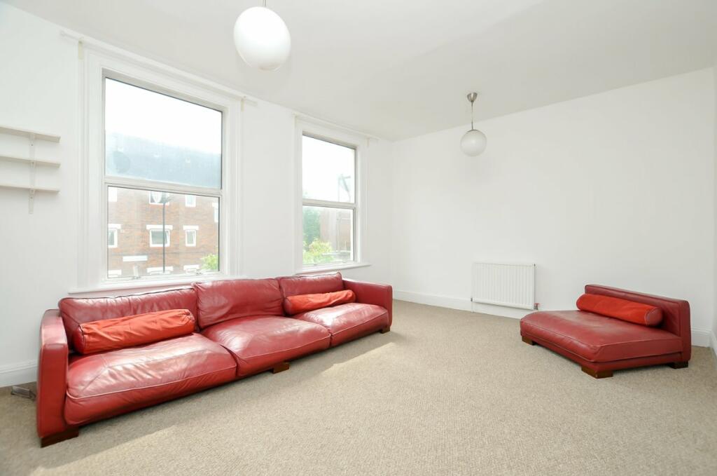 3 bedroom flat for rent in Nevill Road, Stoke Newington, N16