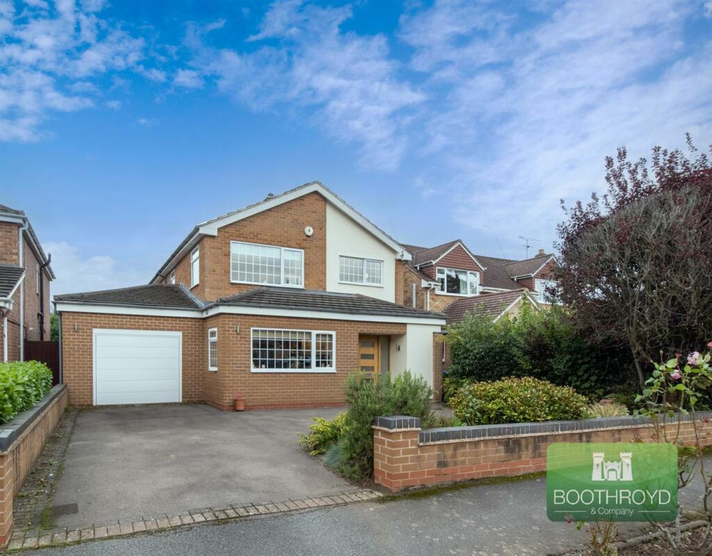 4 bedroom detached house for sale in Thickthorn Close, Kenilworth, CV8