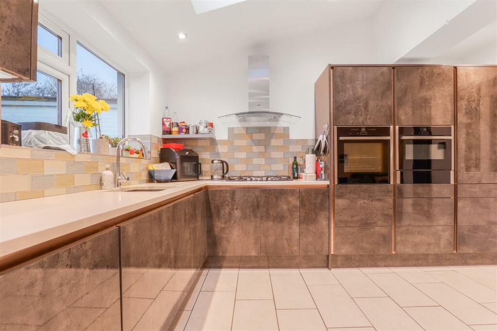 Additional property image - Towers Close, Kenilworth