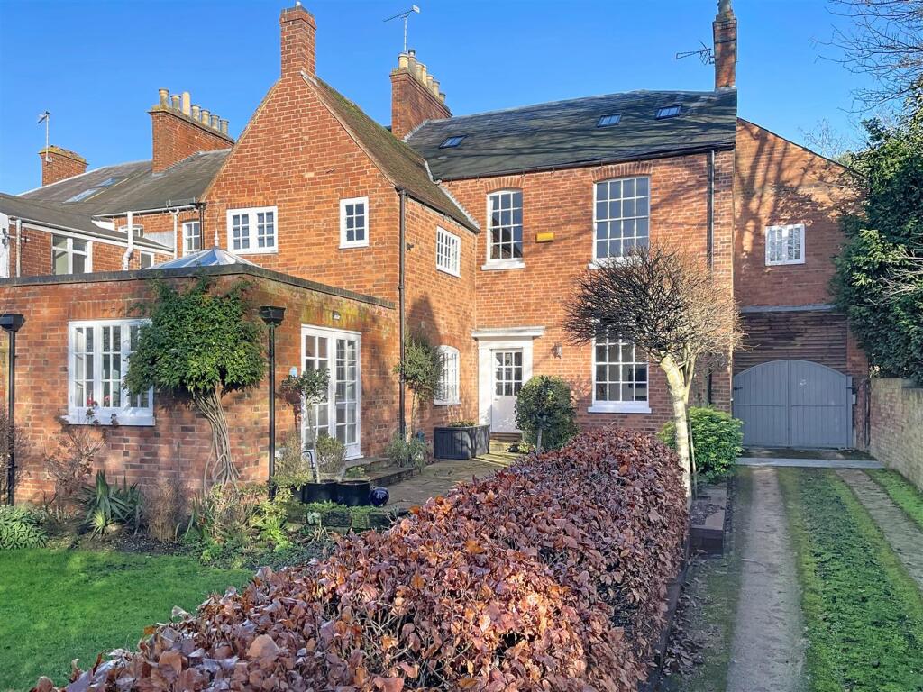 Main image of property: Abbey End, Kenilworth
