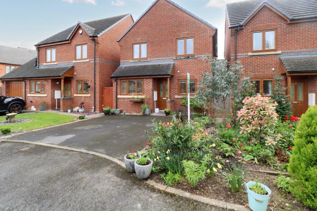 3 bedroom detached house for sale in Sir Frank Whittle Gardens, Leamington Spa, CV32