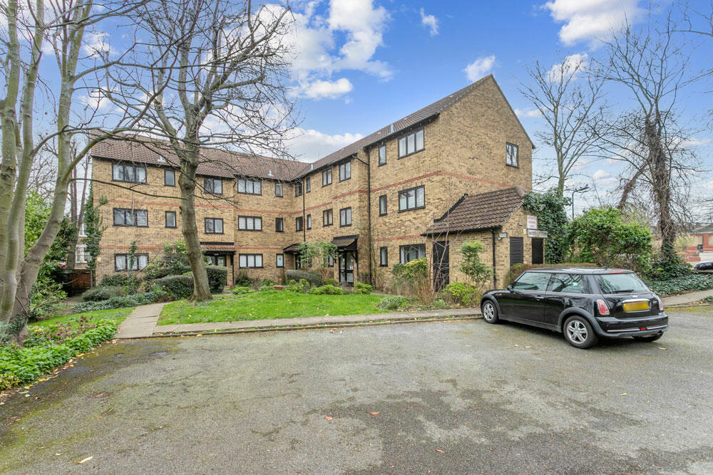 1 bedroom flat for sale in Fillebrook Road, Leytonstone, E11