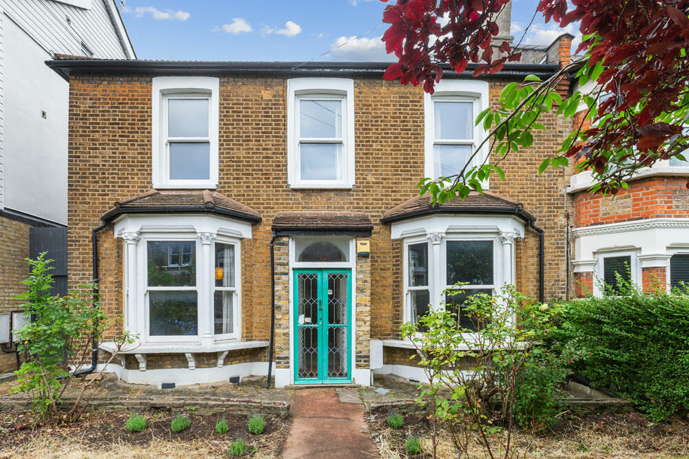4 bedroom end of terrace house for sale in Wallwood Road, Upper Leytonstone, E11