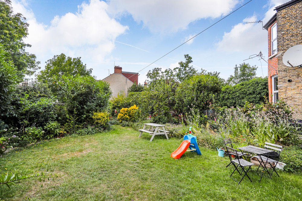 1 bedroom flat for sale in Bushwood, London, E11