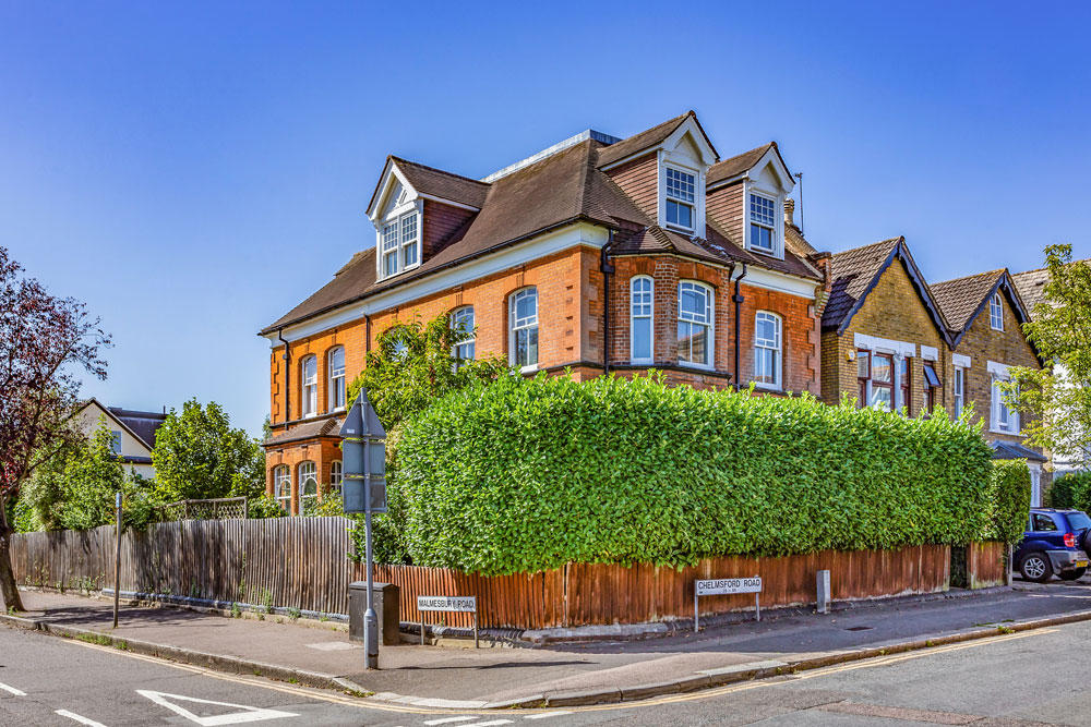 2 bedroom flat for sale in Chelmsford Road, South Woodford, E18