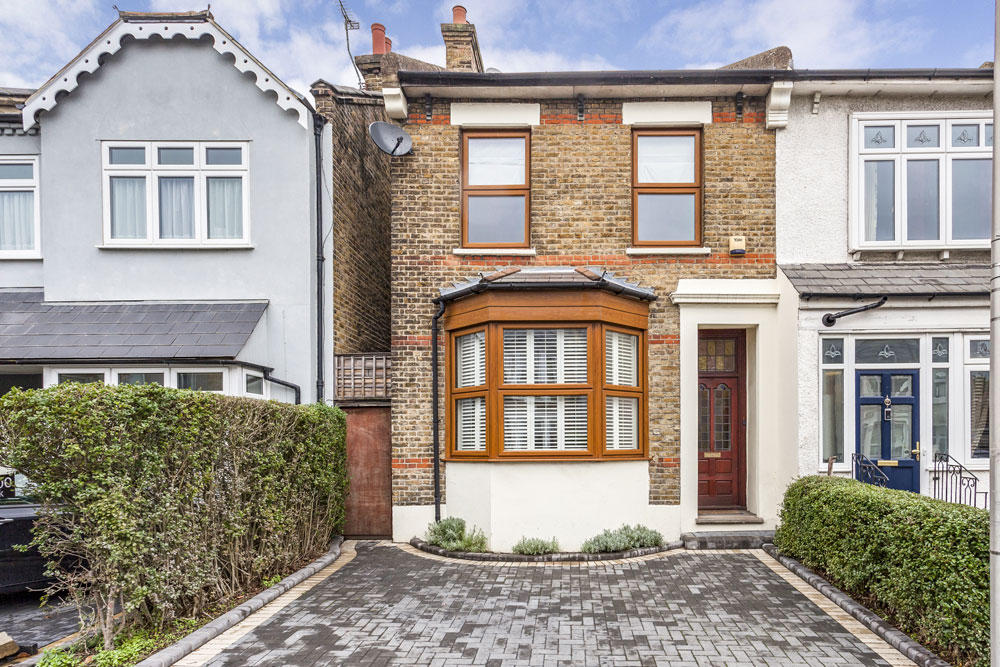 4 bedroom semidetached house for sale in Chelmsford Road, South