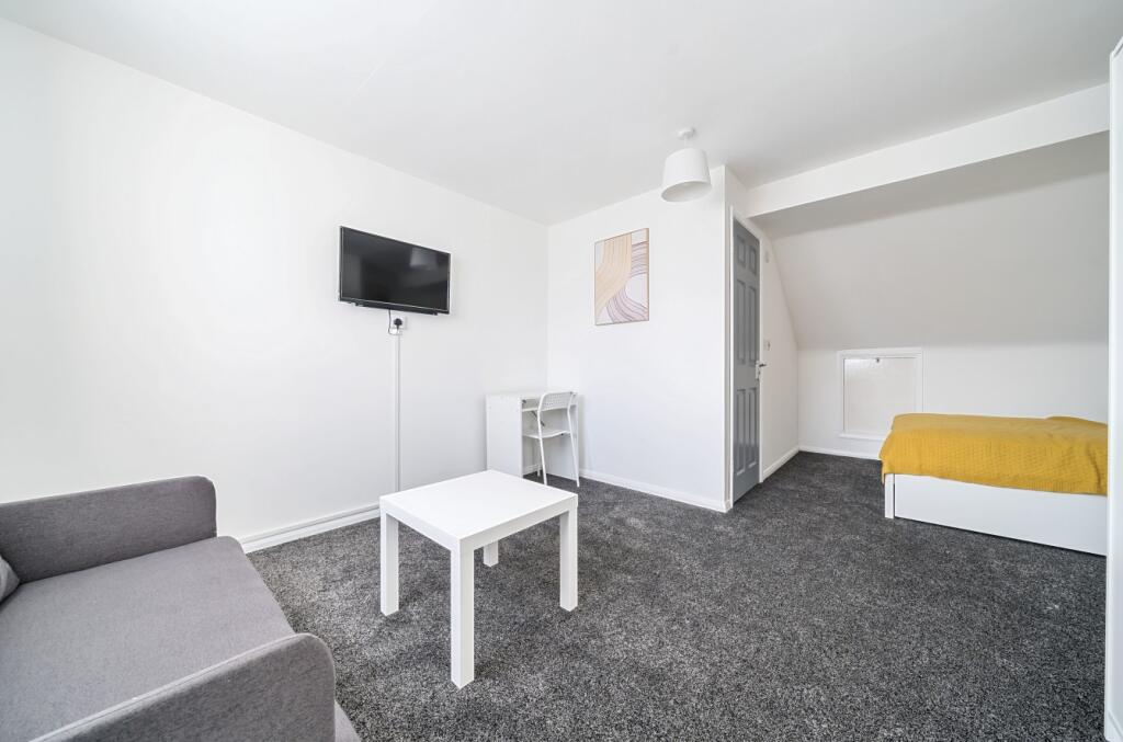 1 bedroom house share for rent in East Hill Dartford DA1