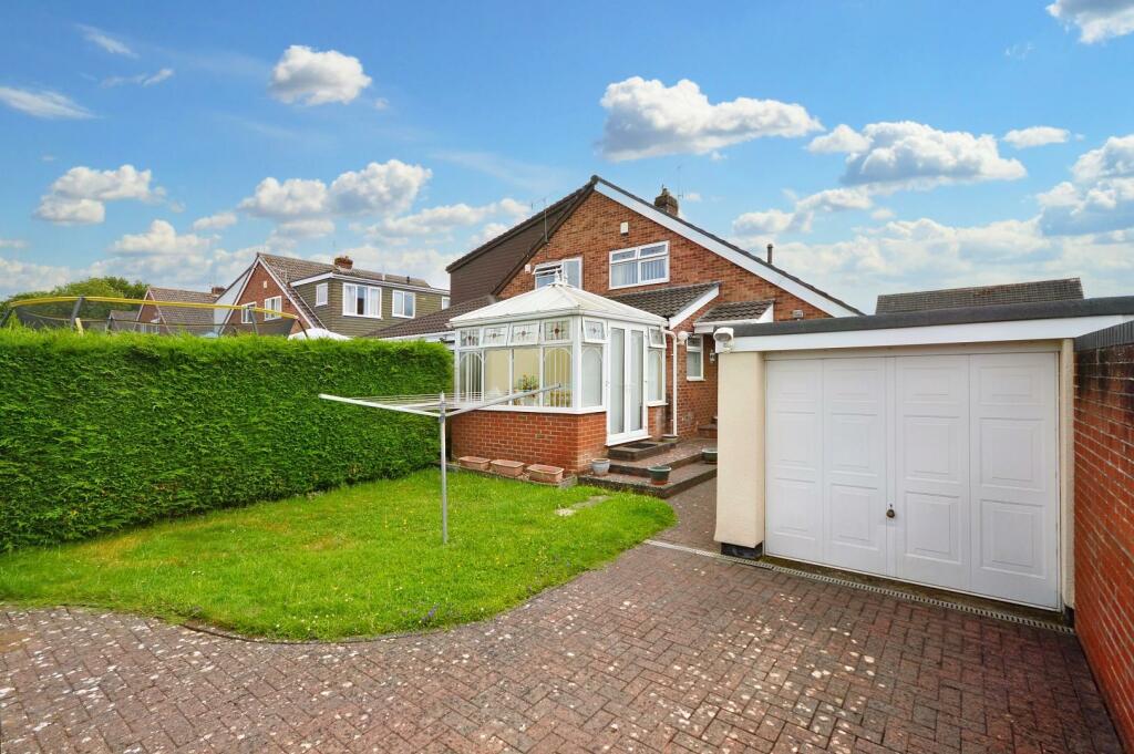 3 bedroom semidetached house for sale in Moreton Close, Whitchurch