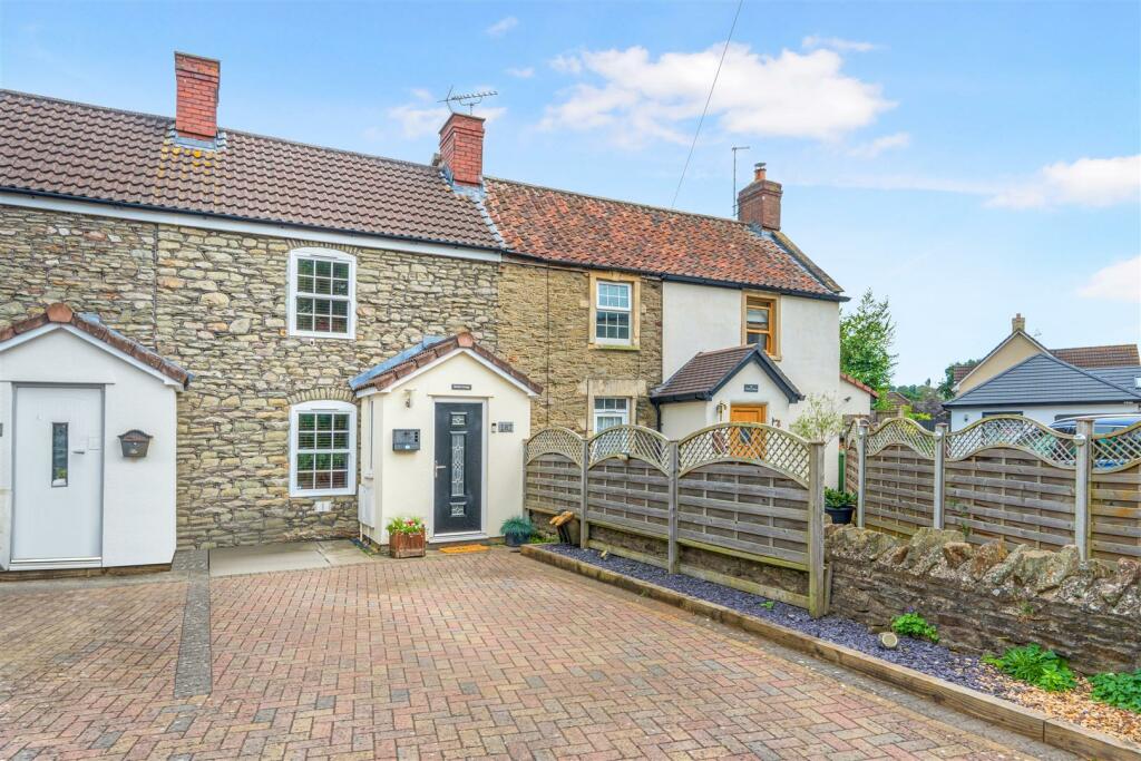 3 bedroom terraced house for sale in High Street, Oldland Common