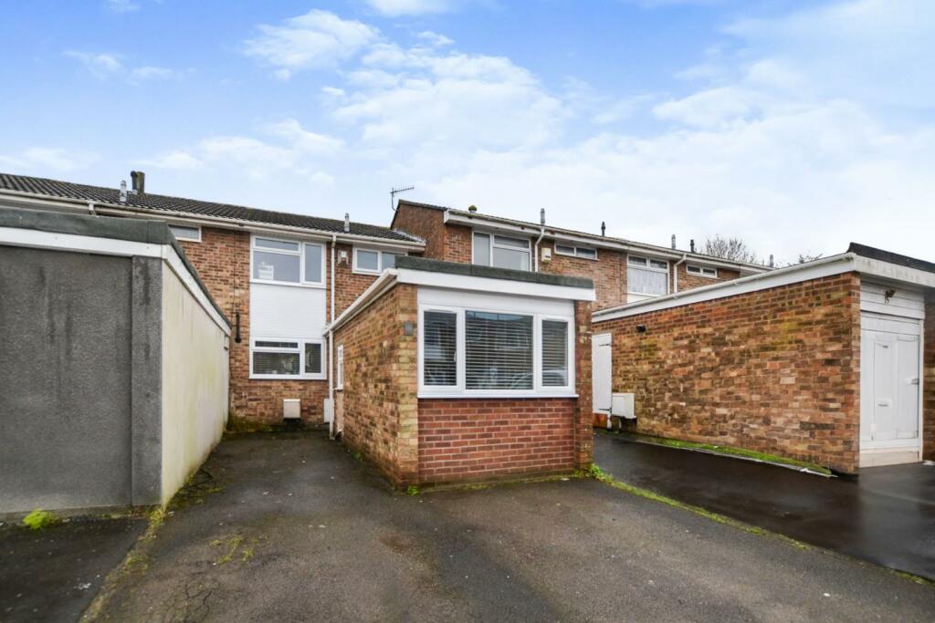 3 bedroom terraced house for sale in Leaholme Gardens, Whitchurch