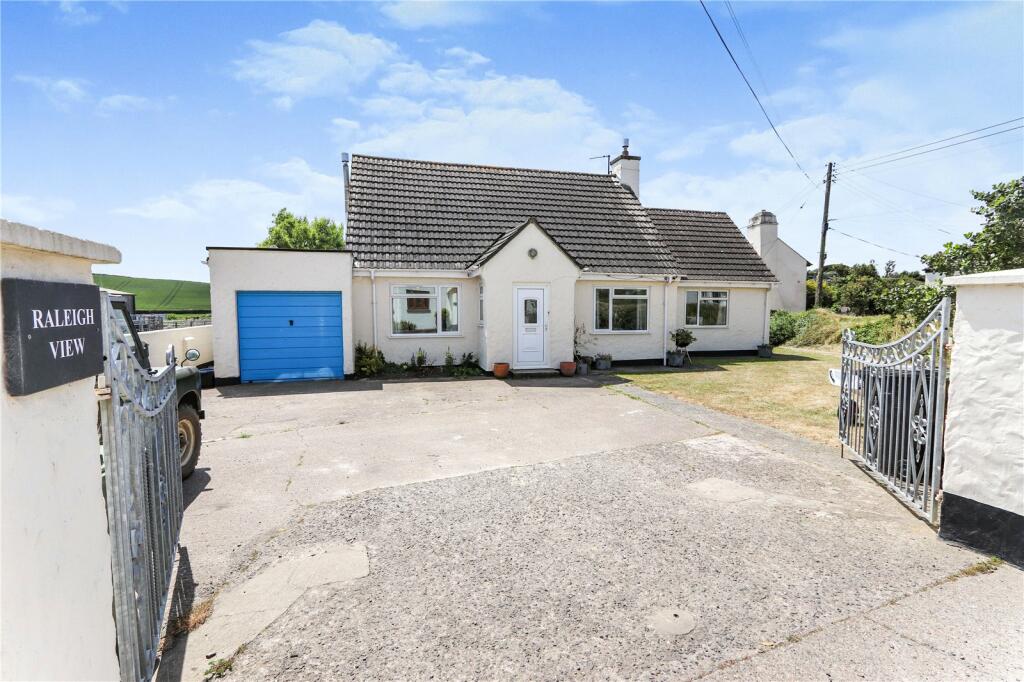 4 bedroom bungalow for sale in Eastleigh, Bideford, EX39