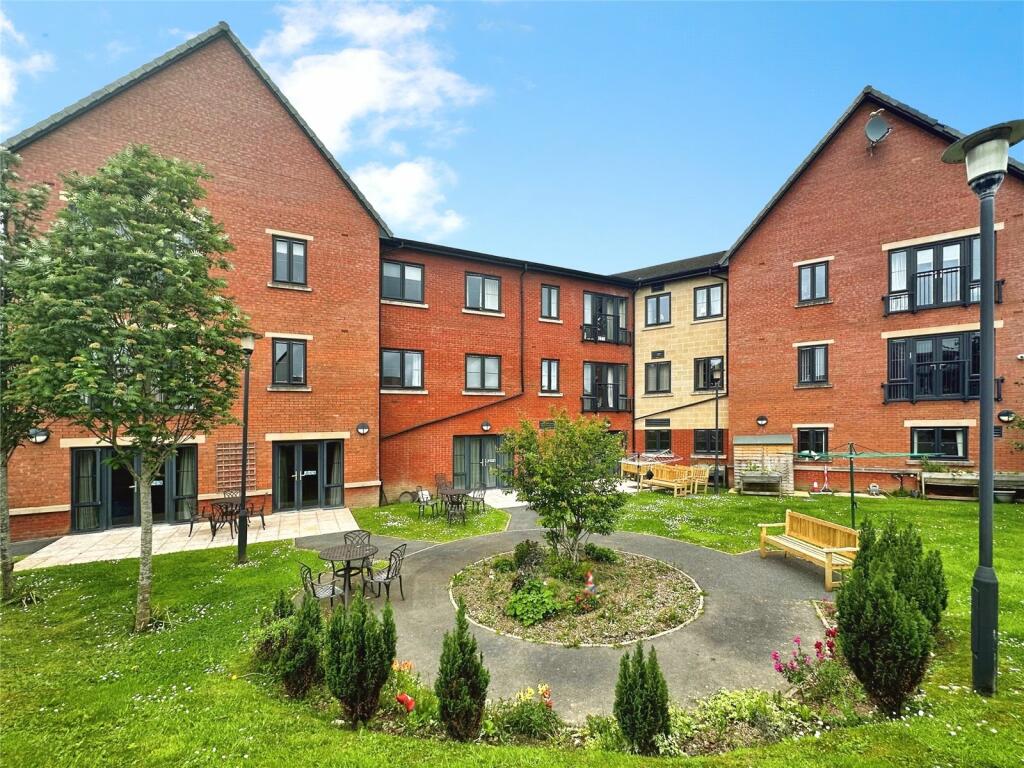 2 bedroom apartment for sale in Bideford, Devon, EX39