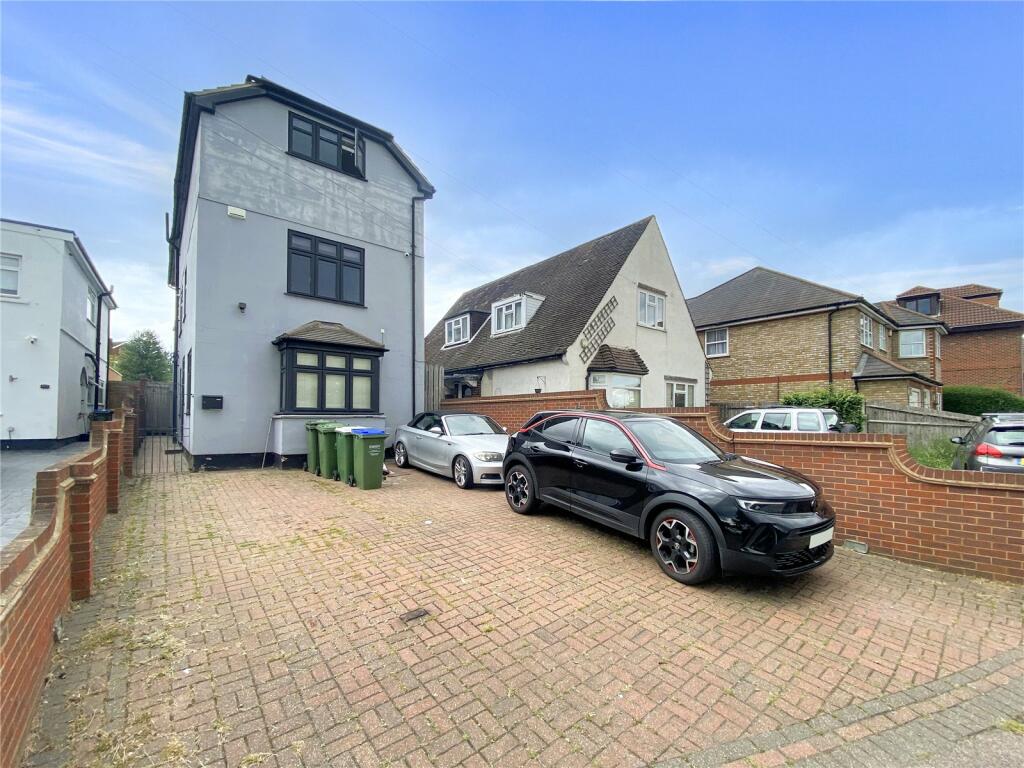6 bedroom detached house for sale in Blackfen Road, Sidcup, Kent, DA15
