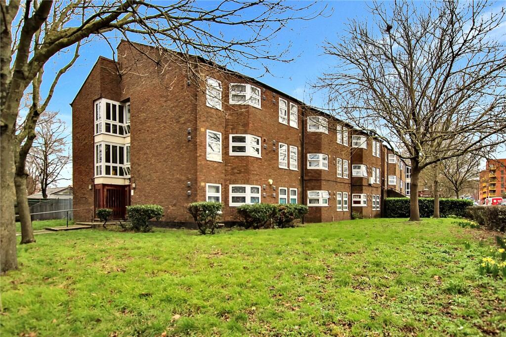 1 bedroom flat for sale in Burrage Road, Woolwich, London, SE18