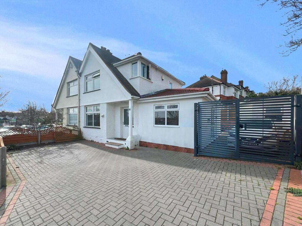 3 bedroom semidetached house for sale in Duncroft, Plumstead, London, SE18