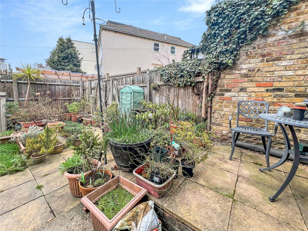 1 bedroom flat for sale in Herbert Road, Woolwich, London, SE18