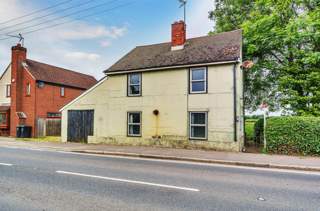 3 bedroom detached house for sale in The Street, Sheering,