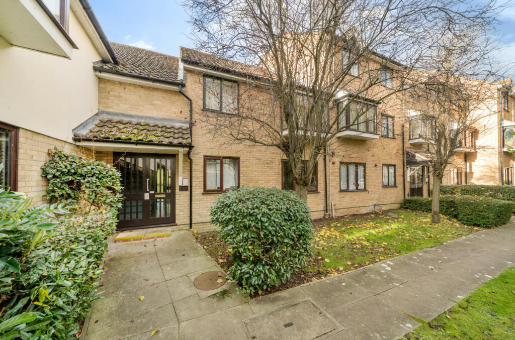 2 bedroom apartment for sale in The Meadows, Sawbridgeworth