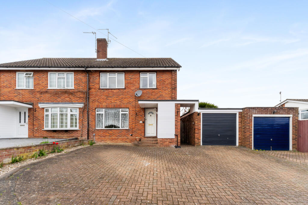 3 bedroom semidetached house for sale in Newton Drive, Sawbridgeworth, Hertfordshire, CM21
