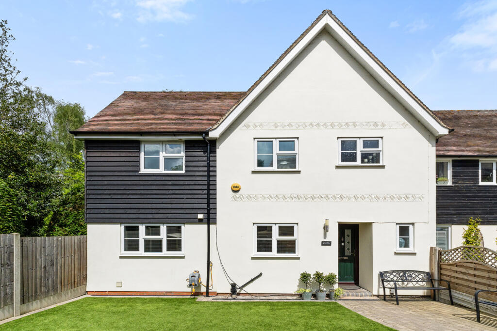 3 bedroom semidetached house for sale in Station Road, Sawbridgeworth