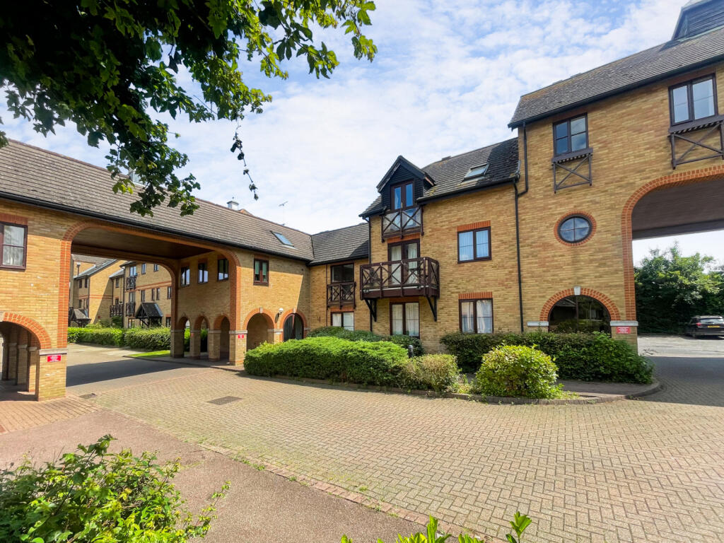 1 bedroom apartment for sale in Lawrence Moorings, Sawbridgeworth, CM21