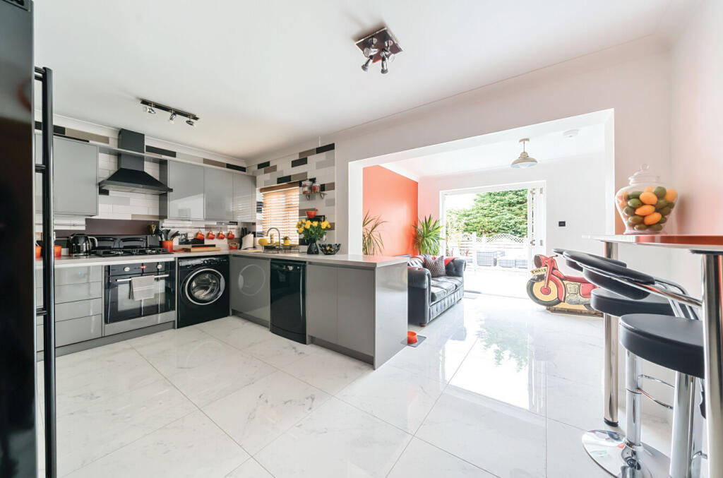 Additional property image - Cambridge Road, Sawbridgeworth, Hertfordshire, CM21