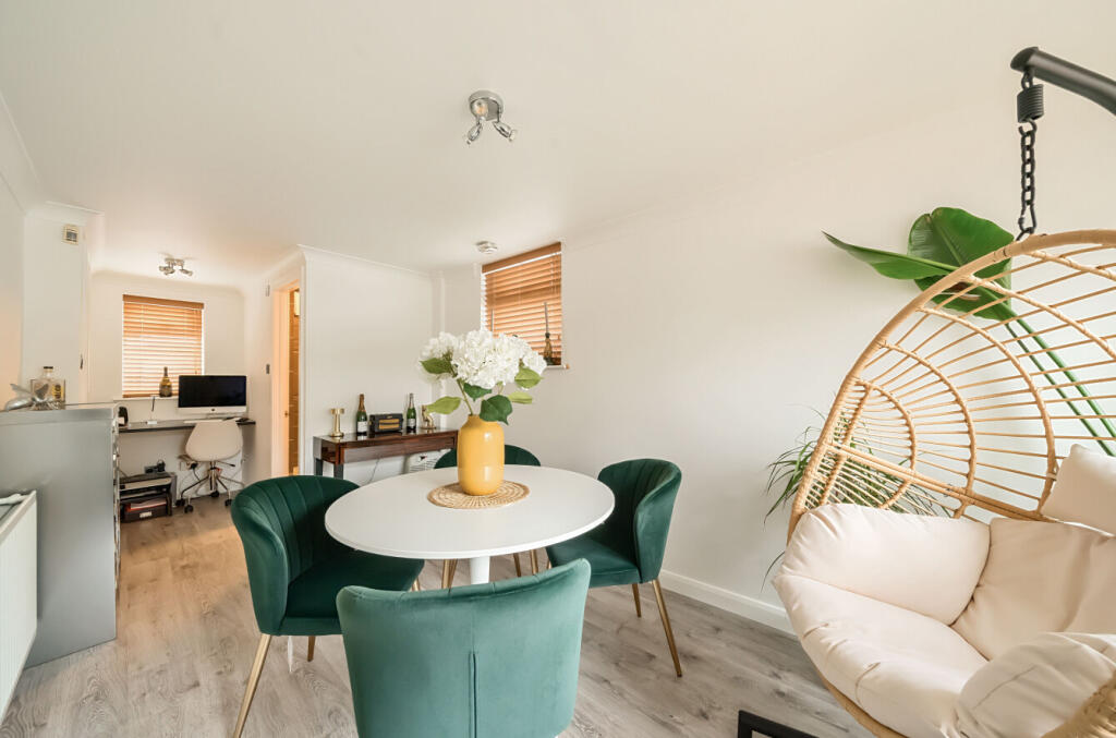 Additional property image - Cambridge Road, Sawbridgeworth, Hertfordshire, CM21