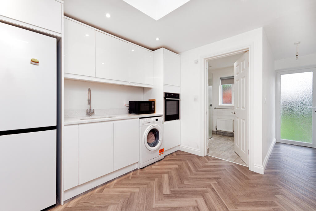 Additional property image - Sheering Lower Road, Sawbridgeworth, Essex, CM21