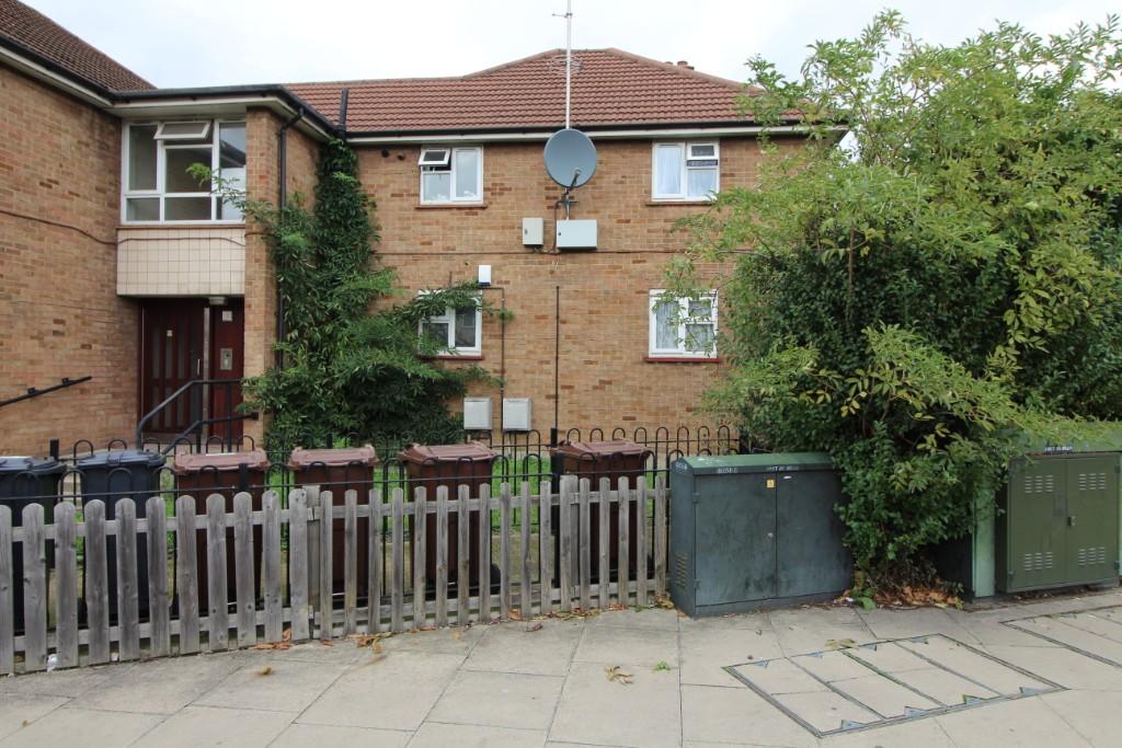1 bedroom ground floor flat for rent in Bastable Avenue, Barking, Essex
