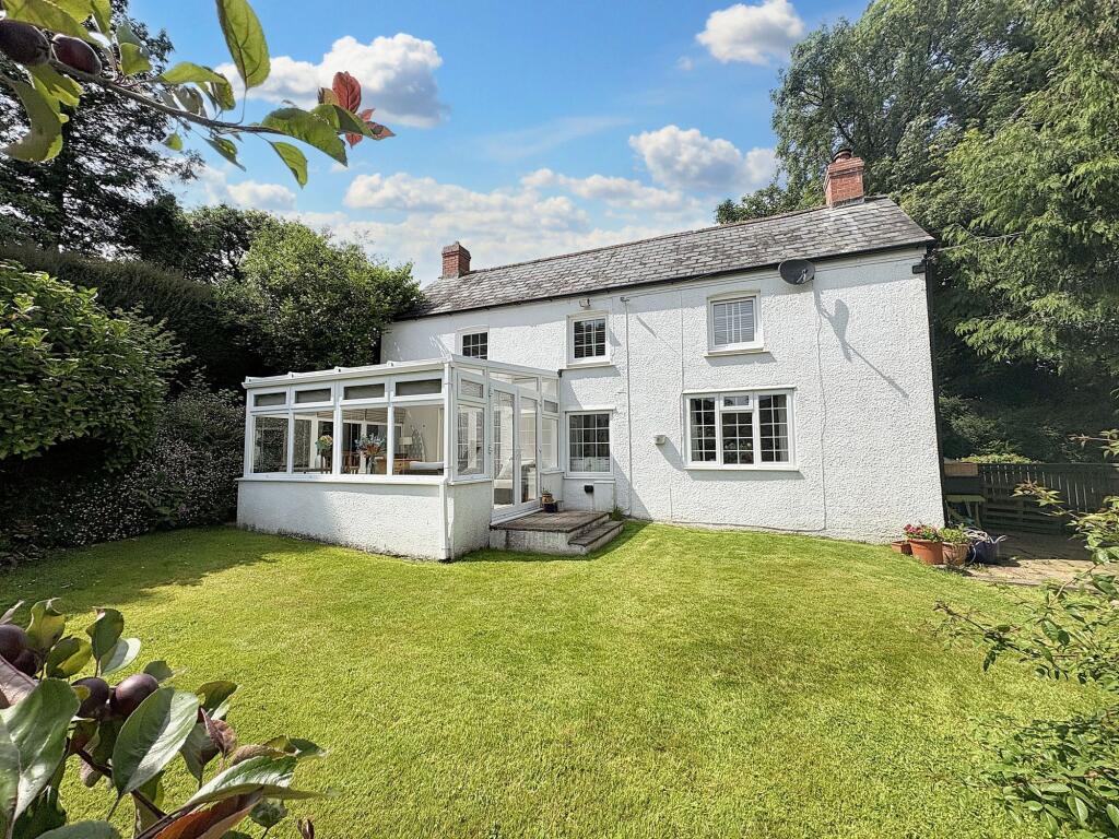 Main image of property: Gluvian, St Columb Major