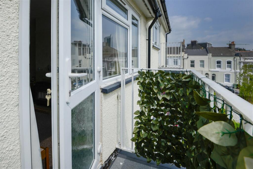 2 bedroom flat for sale in Hastings Street, North Road West, Plymouth, PL1