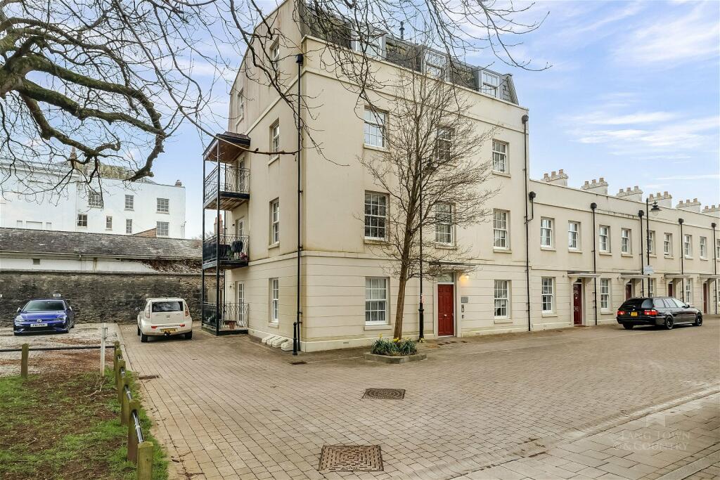 2 bedroom flat for sale in Falcon Road, Mount Wise, Plymouth, PL1